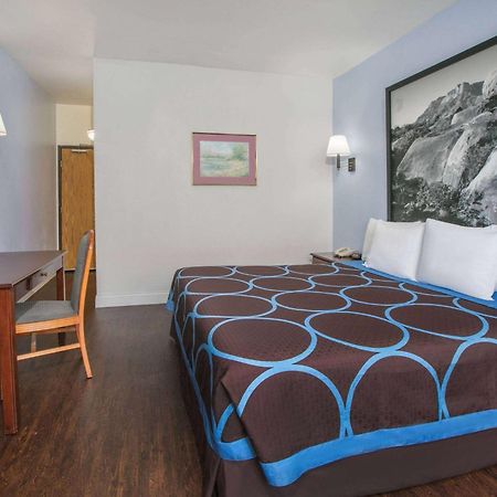 Super 8 By Wyndham Garland North Dallas Area Exterior photo